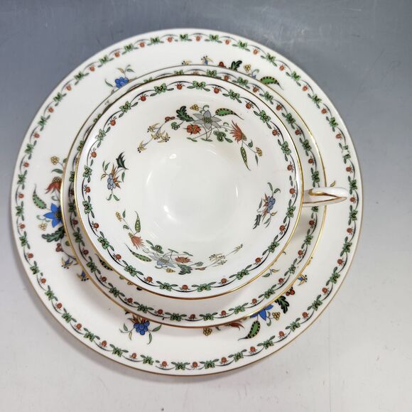 Shelley China Trio Chelsea Pattern # 11399 Lunch Plate Tea Cup Saucer Set AS IS - Picture 2 of 10